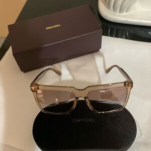New without tag. Not using .Tom Ford Sabrina.
